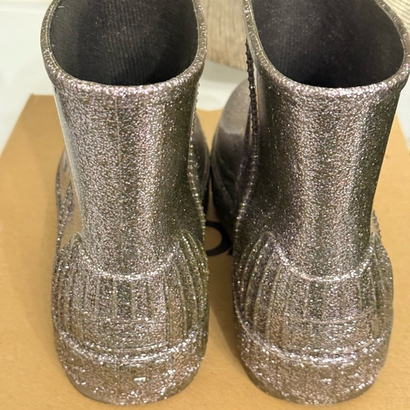 LIKE NEW! UGG RAIN BOOTIES WELLIES SIZE 7 - Picture 3 of 5